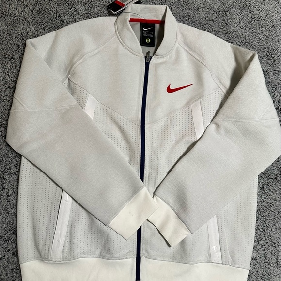 Nike MENS Sweater jacket…never been worn…Brand new…. - Picture 1 of 8
